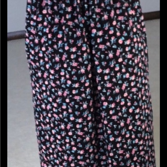 Floral split skirt that is high waisted and maxi - Picture 2 of 3